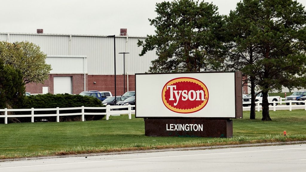 شركة Tyson Foods تغلق مصنعًا كبيرًا للحوم البقر وتقلص عملياتها مع انخفاض إمدادات الماشية