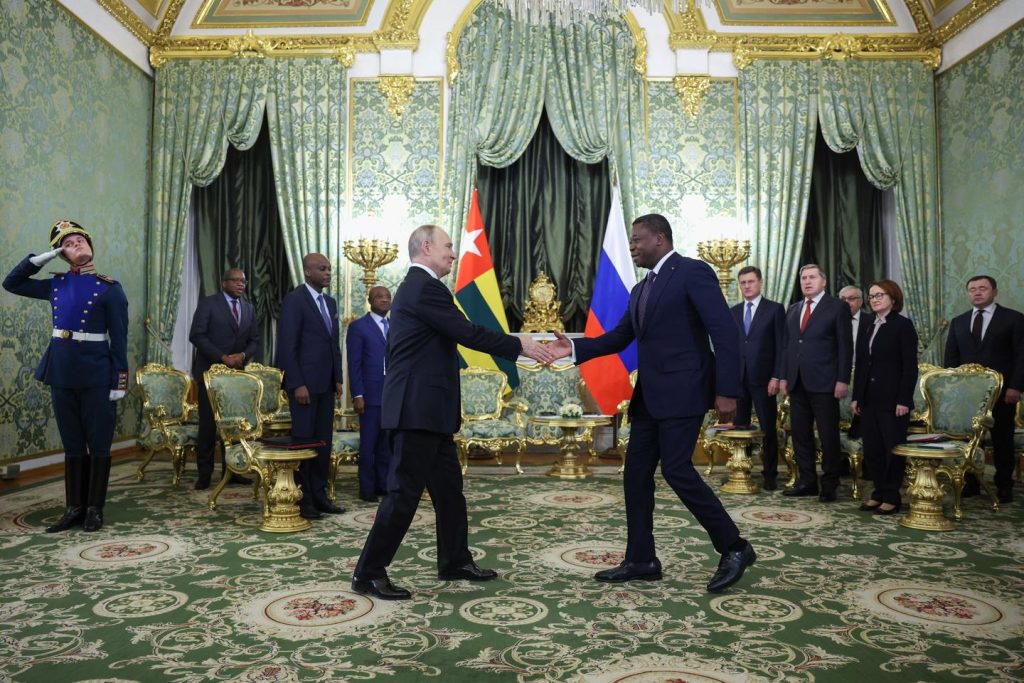 تتمتع البحرية الروسية الآن بامتياز الوصول إلى خليج غينيا