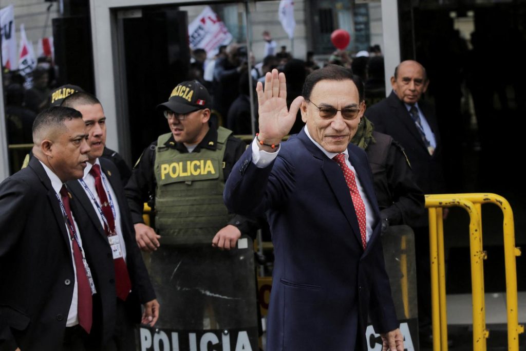 وفي بيرو، حكم على الرئيس السابق مارتن فيزكارا بالسجن 14 عاما بتهمة الفساد