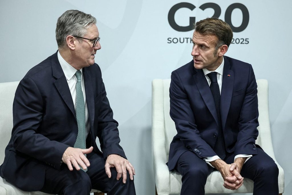 كير ستارمر يطلب من إيمانويل ماكرون بذل المزيد من الجهد