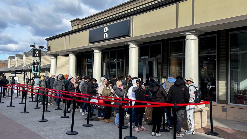 يصل الإنفاق عبر الإنترنت في الجمعة السوداء إلى مستوى قياسي بلغ 11.8 مليار دولار، حيث يتبنى المتسوقون الأمريكيون تقنية الذكاء الاصطناعي الجديدة