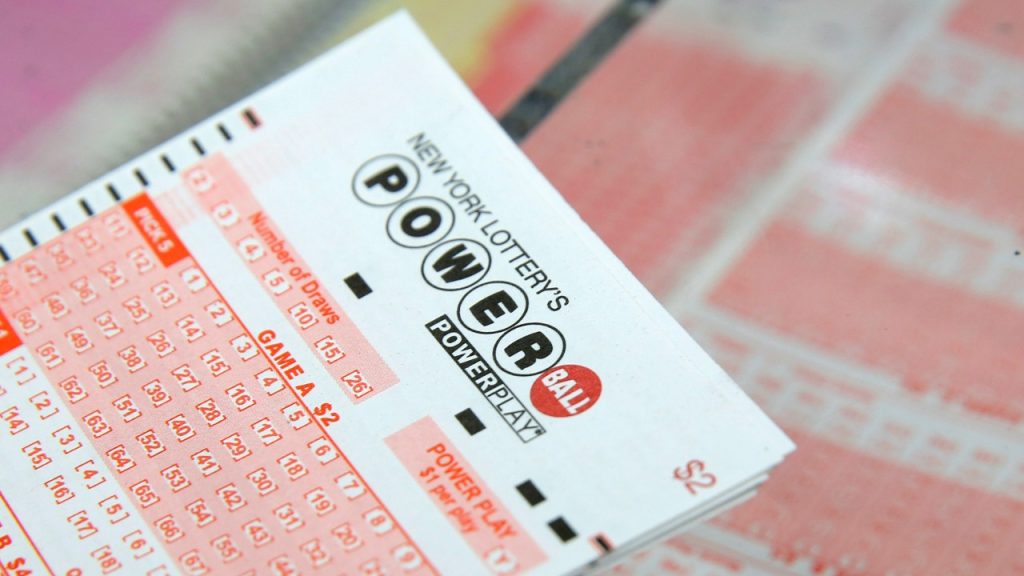 ترتفع جائزة Powerball الكبرى إلى 740 مليون دولار بعد عدم وجود فائز بالجائزة الكبرى في عطلة نهاية الأسبوع