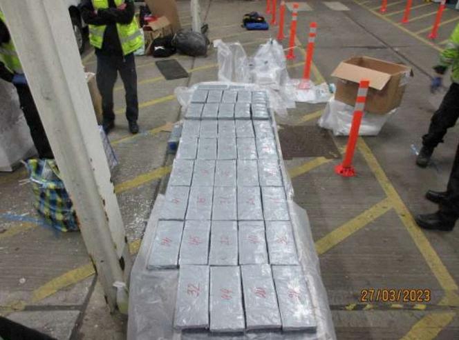 مصادرة أموال نقدية من قبل الوكالة الوطنية لمكافحة الجريمة، ضمن عملية “زعزعة الاستقرار”، في صورة غير مؤرخة.