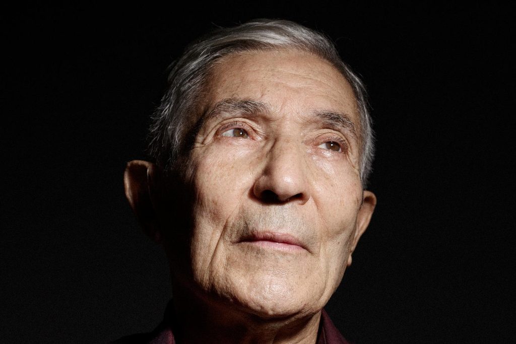 “لن أتعلم في عمري أن أدير لساني في فمي سبع مرات…”