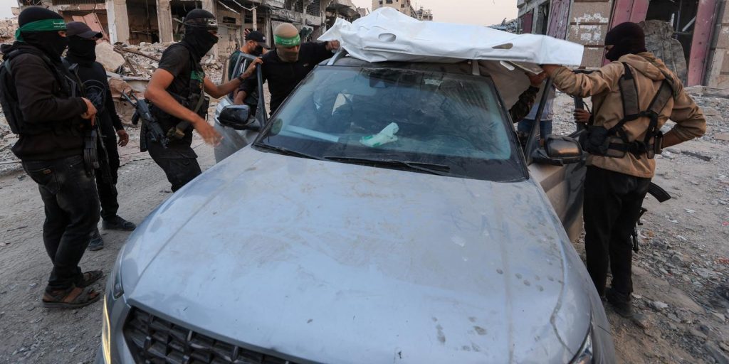 مباشر: غزة: الجيش الإسرائيلي يعلن التعرف على الرهينة الذي أعادت حماس جثته مساء الأربعاء