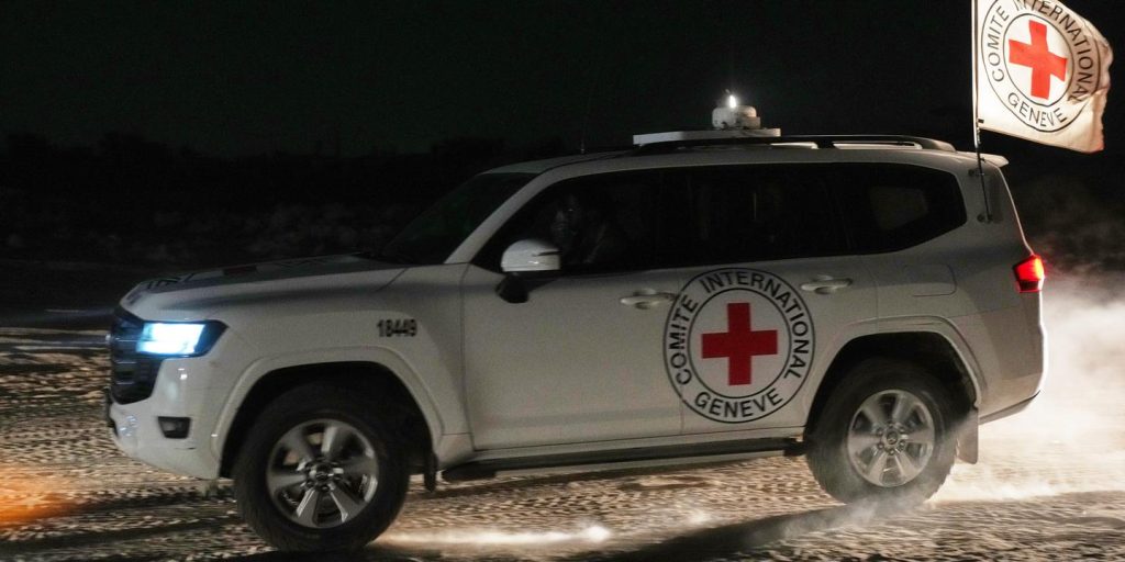 بث مباشر من غزة: إسرائيل تقول إنها استقبلت جثة قدمتها حماس على أنها جثة رهينة إسرائيلية