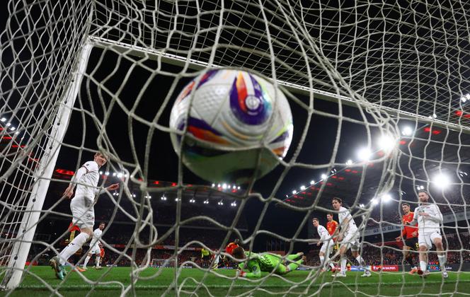 المهاجم البلجيكي جيريمي دوكو يسجل هدفا خلال مباراة التصفيات المؤهلة لكأس العالم 2026 ضد ليختنشتاين، في لييج (بلجيكا)، 18 نوفمبر 2025.