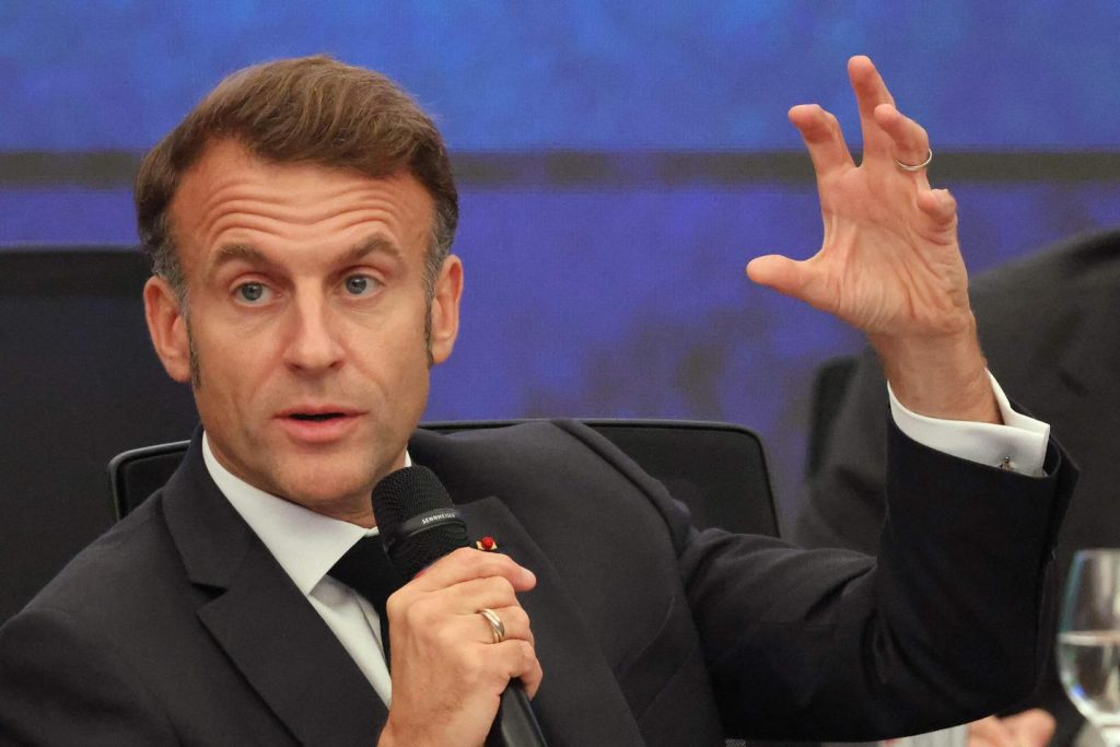 إيمانويل ماكرون متفائل لكنه “يقظ” بشأن إمكانية التوصل إلى اتفاق