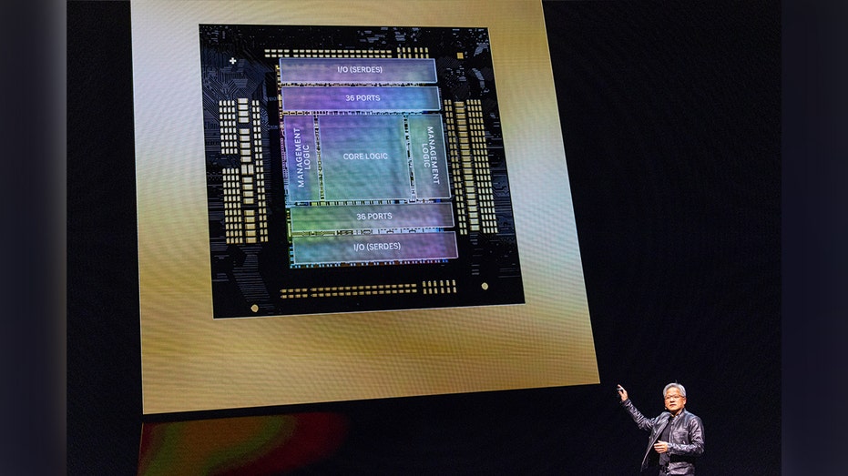 جنسن يشرح استخدام رقائق نفيديا.