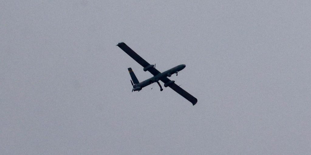 بث مباشر من غزة: الجيش الإسرائيلي يقول إنه ضرب موقعا لحزب الله في جنوب لبنان والحركة الشيعية تؤكد “حقها المشروع” في الدفاع عن نفسها