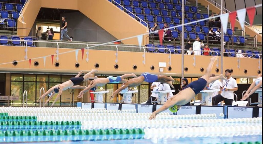 محو أمية السباحة يدرب أكثر من 2100 طالب وطالبة في 7 مناطق تعليمية