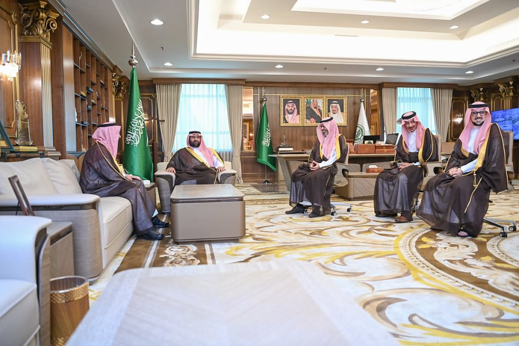 بالصور .. أمير جازان يرأس الاجتماع الـ14 للجنة الإشرافية للمكتب الإستراتيجي لتطوير المنطقة