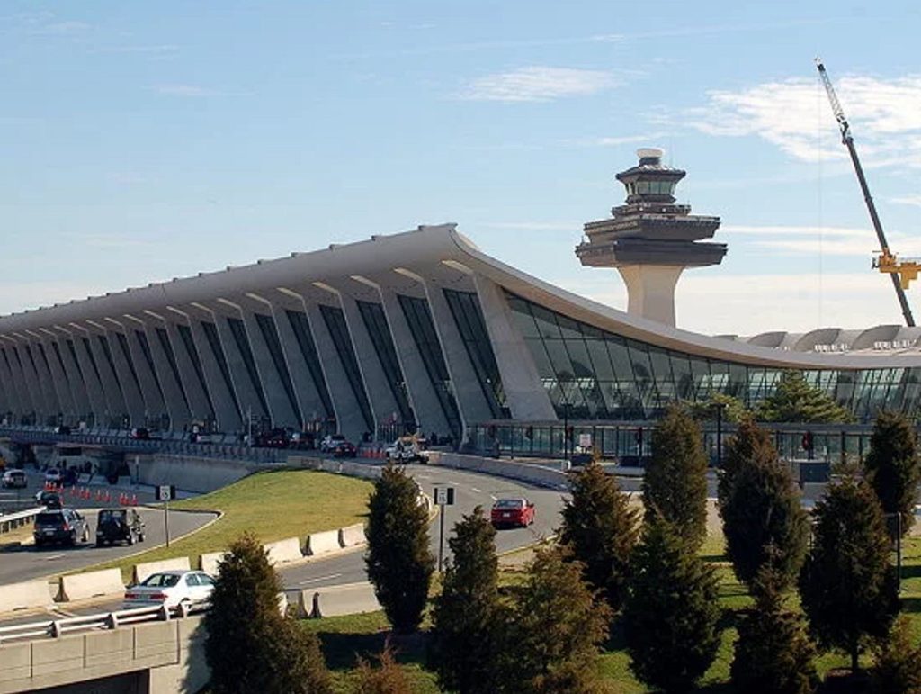 وقف الحركة الجوية بمطار واشنطن بسبب مشكلة أمنية