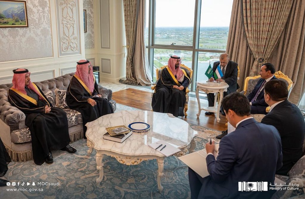 وزير الثقافة يبحث تعزيز التعاون مع نظيره الأوزبكي