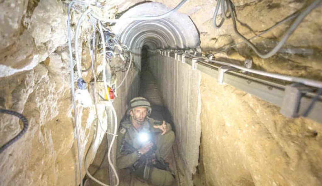 إعلام إسرائيلي: تقديرات بوجود جثة الضابط غولدين بنفق به 150 من عناصر حماس