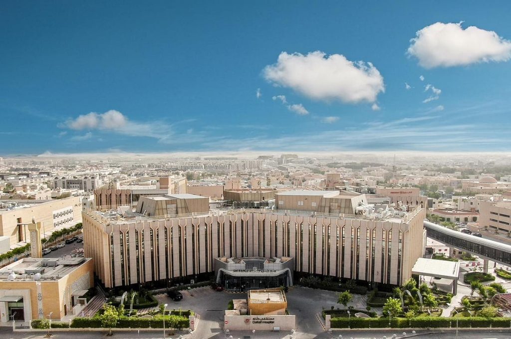 مريض يعود لحياته الطبيعية بعد نجاح جراحة معقدة لإزالة حصوات قنوات البنكرياس