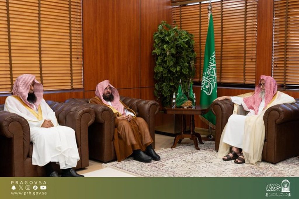 مفتي عام المملكة يستقبل رئيس الشؤون الدينية بالحرمين الشريفين ويبحثان أوجه التعاون