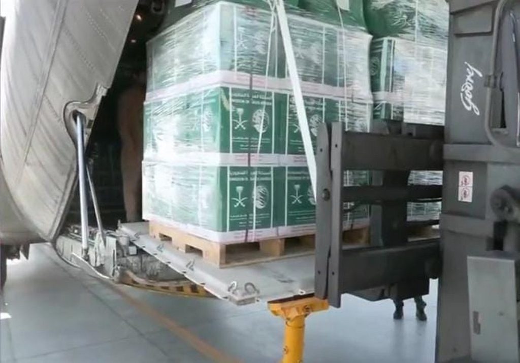 رئيس المركز السعودي للثقافة والتراث: السعودية تعمل على تجهيز باخرة تحمل نحو 300 شاحنة وستصل إلى غزة خلال أيام