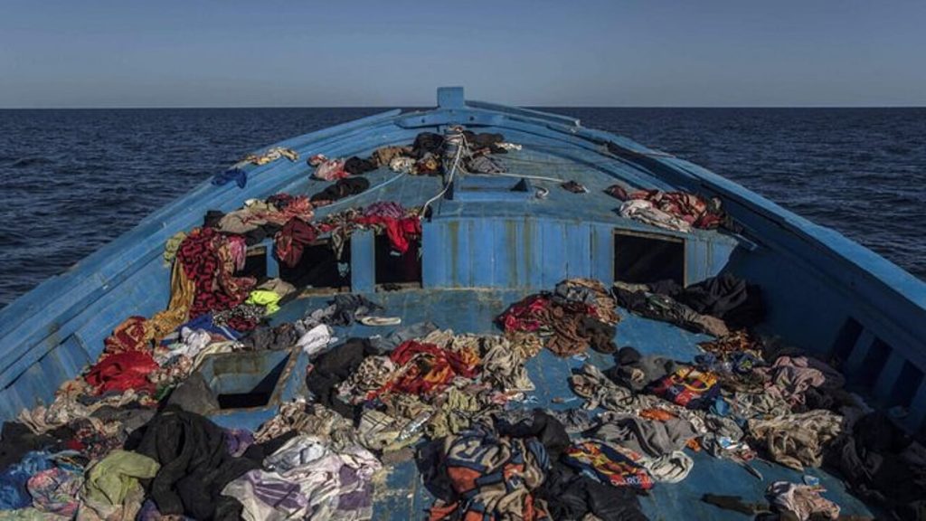 فقدان 42 مهاجرًا غير شرعي بعد انقلاب قارب قبالة السواحل الليبية