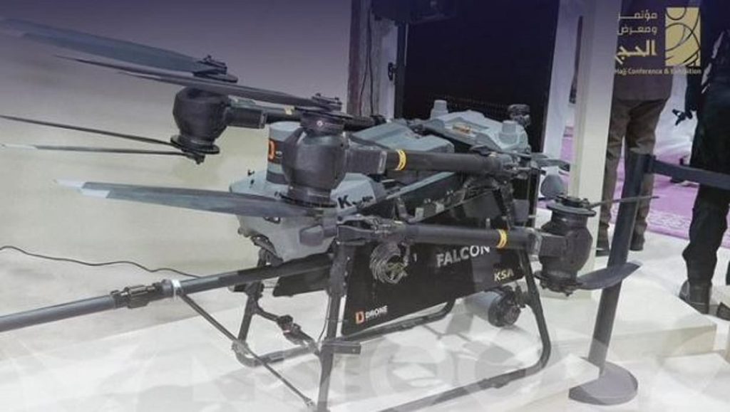 «الدفاع المدني» يستعرض طائرة (صقر) المعززة بالذكاء الاصطناعي لحالات الإطفاء والإنقاذ