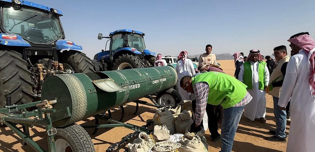 إمارة مكة: نثر 3.7 طن بذور رعوية في عدة مواقع بمحافظة رنية