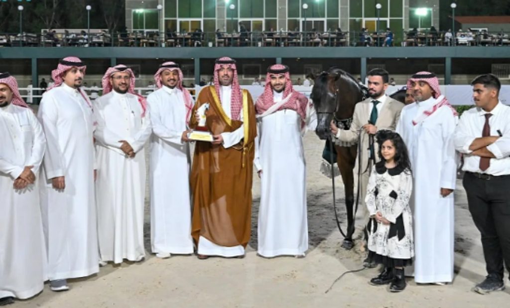 تتويج الفائزين ببطولة منطقة مكة المكرمة الدولية لجمال الجواد العربي في نسختها الـ16