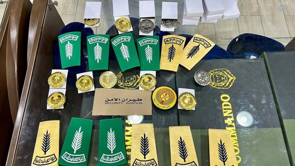 غلق 3 محال مخالفة لنظام بيع وخياطة الملابس العسكرية في الرياض