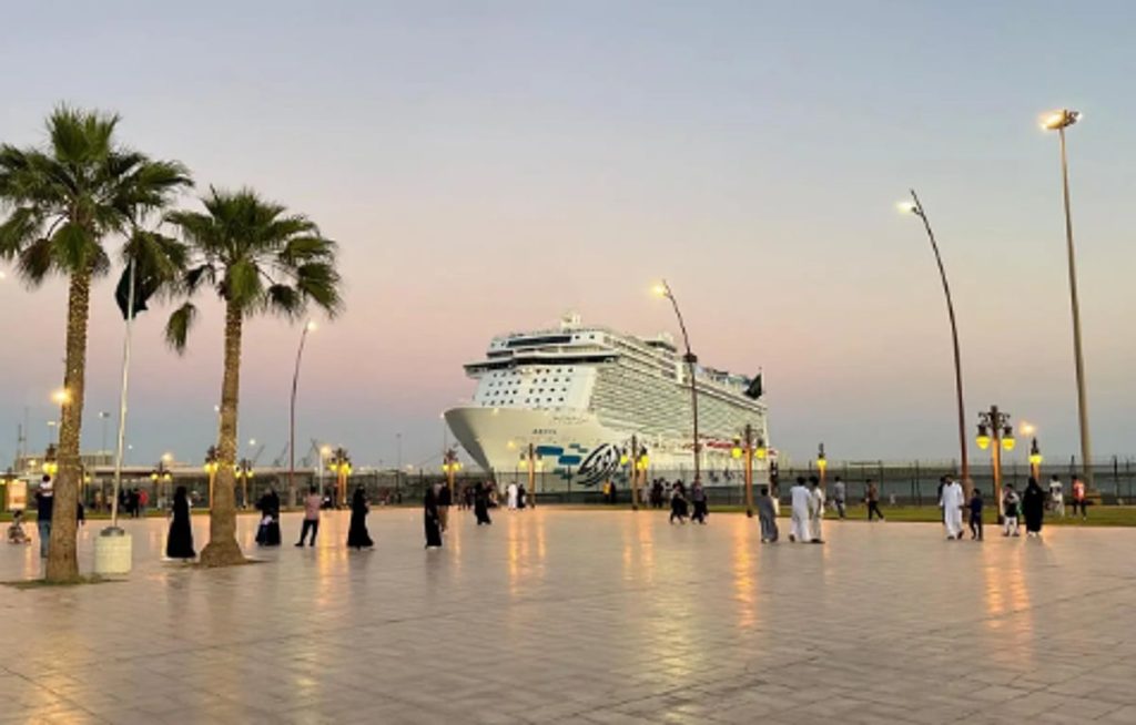 رحلات الكروز تعود لينبع وعلى متنها 640 سائحًا من مختلف الجنسيات