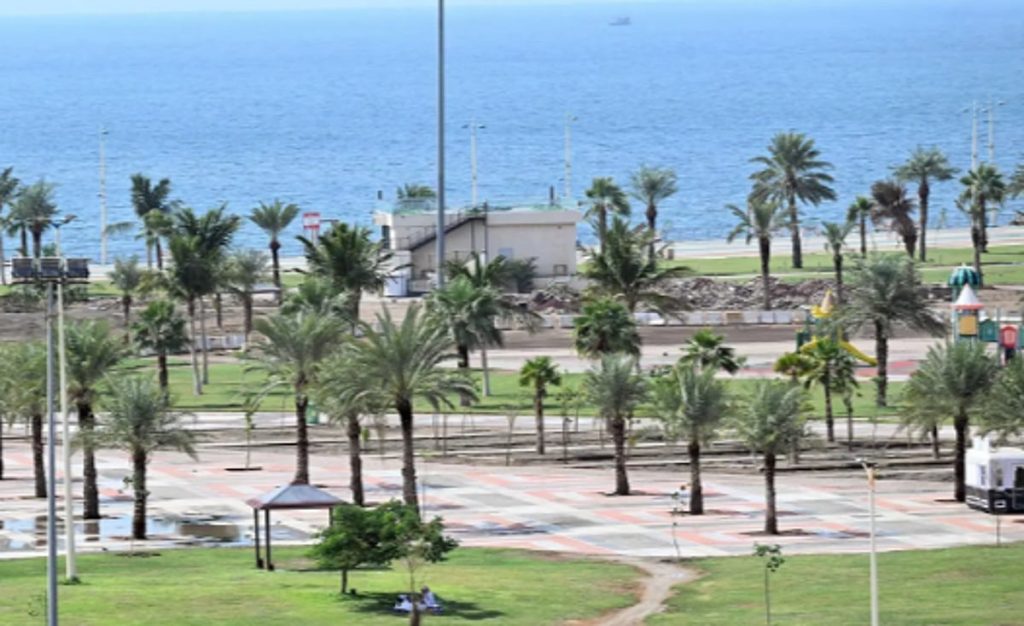 أجواء جازان المعتدلة وشواطئها الخلّابة تجذبان الزوار والأهالي