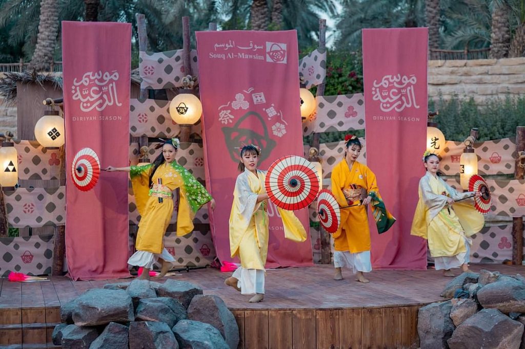 سوق الموسم ينطلق من منطقة الطوالع التاريخية بـ "النجناج"