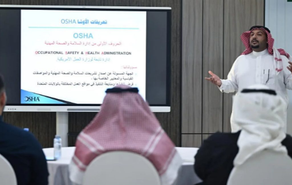غرفة تبوك تطلق برنامجًا لتأهيل كوادر القطاع الخاص في معايير السلامة المهنية