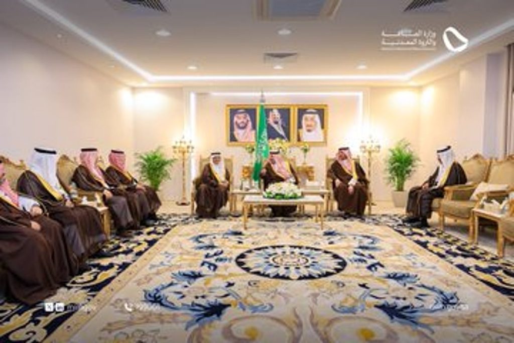 أمير نجران يستعرض مع وزارة الصناعة مستجدات تطوير مجمع بئر عسكر التعديني