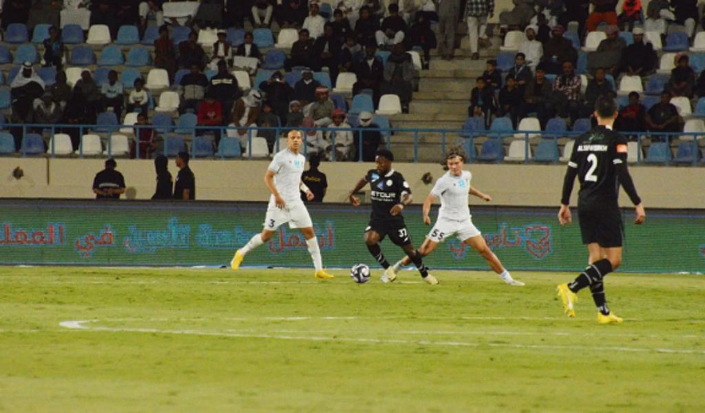 التعادل الإيجابي يحسم مواجهة الأخدود والشباب في خامس جولات دوري روشن