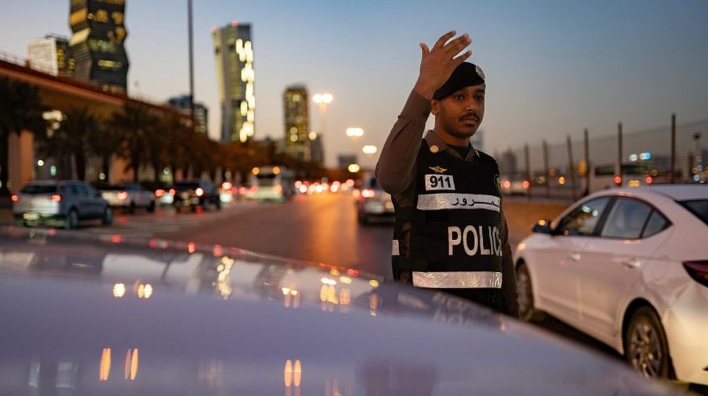 المرور يوضح 9 حالات يجب فيها إعطاء أفضلية المرور للمركبات الأخرى
