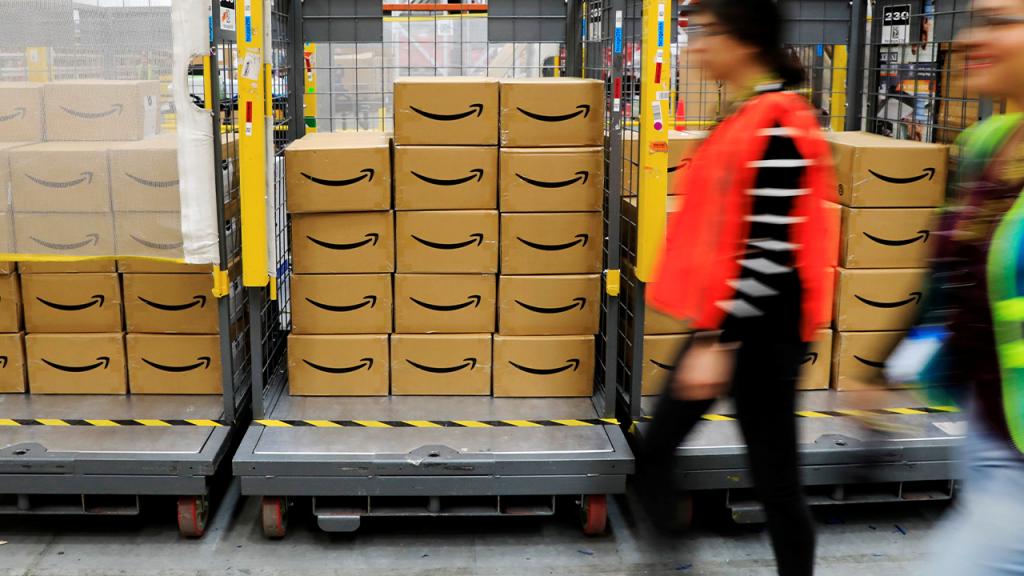 رئيس الروبوتات في أمازون: “أريد التخلص من كل وظيفة وضيعة ودنيوية” بينما يعيد الذكاء الاصطناعي تشكيل عمل المستودعات