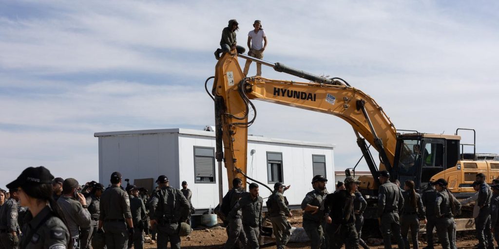 بث مباشر من غزة: الاتحاد الأوروبي يدين العنف “غير المقبول” الذي يرتكبه المستوطنون الإسرائيليون في الضفة الغربية