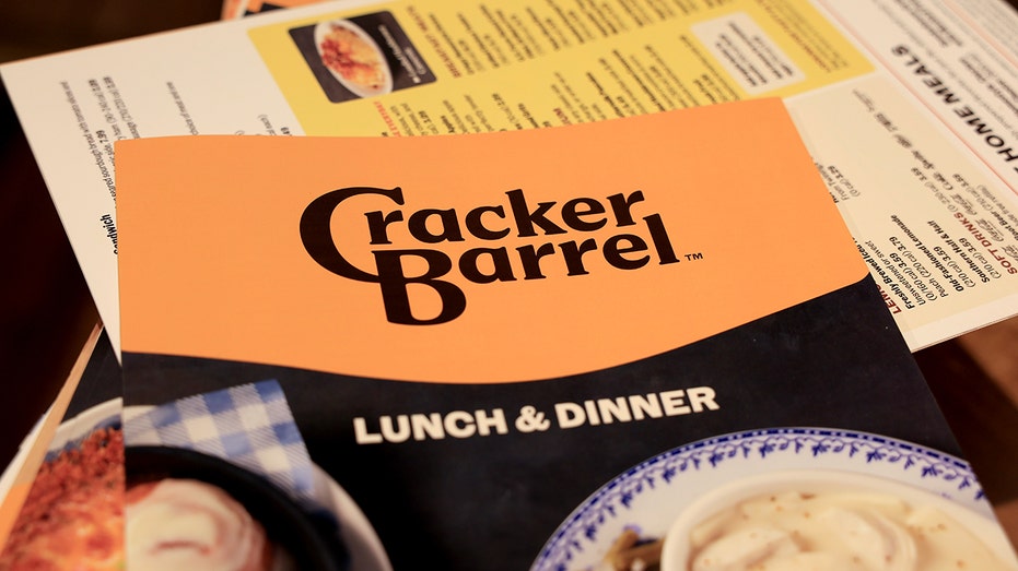 قائمة جديدة في Cracker Barrel بعد الشعار وإعادة تسمية العلامة التجارية.