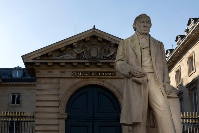 واجهة مدخل كوليج دو فرانس، باريس، 1 فبراير 2025.