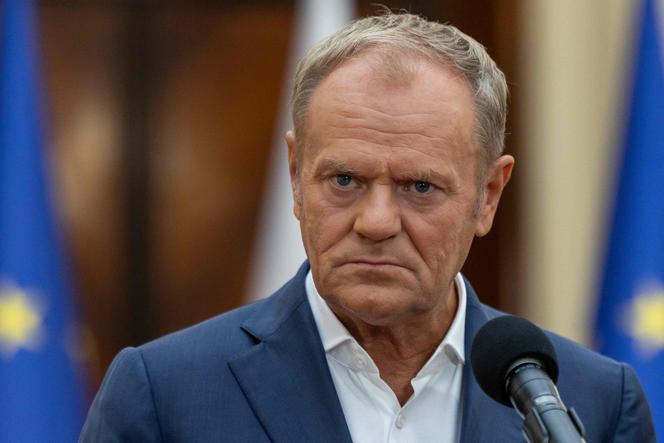 رئيس الوزراء البولندي دونالد تاسك في وارسو في 11 سبتمبر 2025. ندد الثلاثاء 18 نوفمبر من منصة البرلمان، مجلس النواب بالبرلمان، بالعمل التخريبي الذي استهدف خطا للسكك الحديدية في بلاده قبل يومين، معتقدا أنه كان من الممكن أن يؤدي إلى “مأساة”.