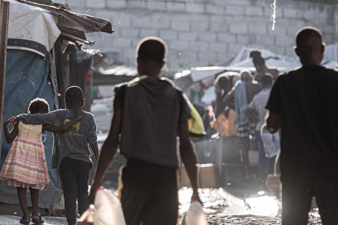 مخيم ريكس ثياتر يتحول إلى مأوى للنازحين، في وسط مدينة بورت أو برنس، هايتي، 20 أكتوبر 2025.