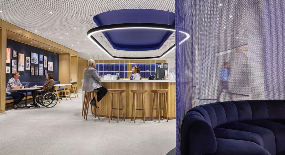 داخل مبنى المقر الرئيسي لشركة فورد العالمية.