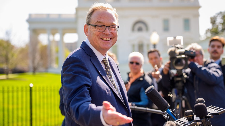 مدير NEC كيفن هاسيت