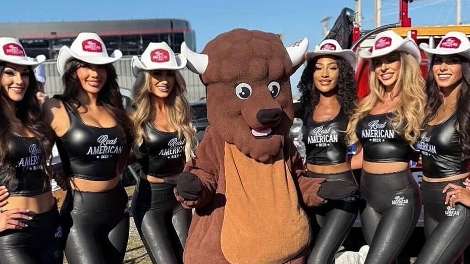 فتيات البيرة الأمريكية الحقيقية