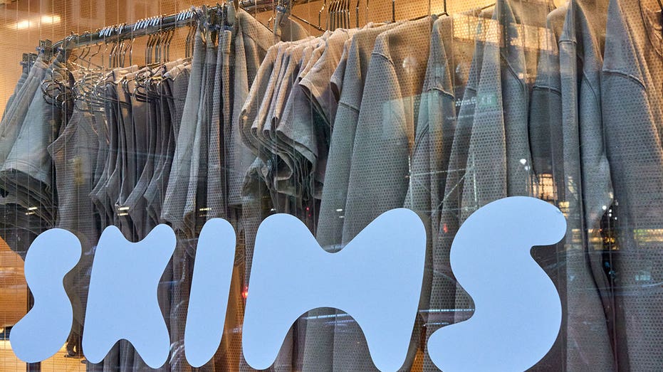 يقشط الملابس