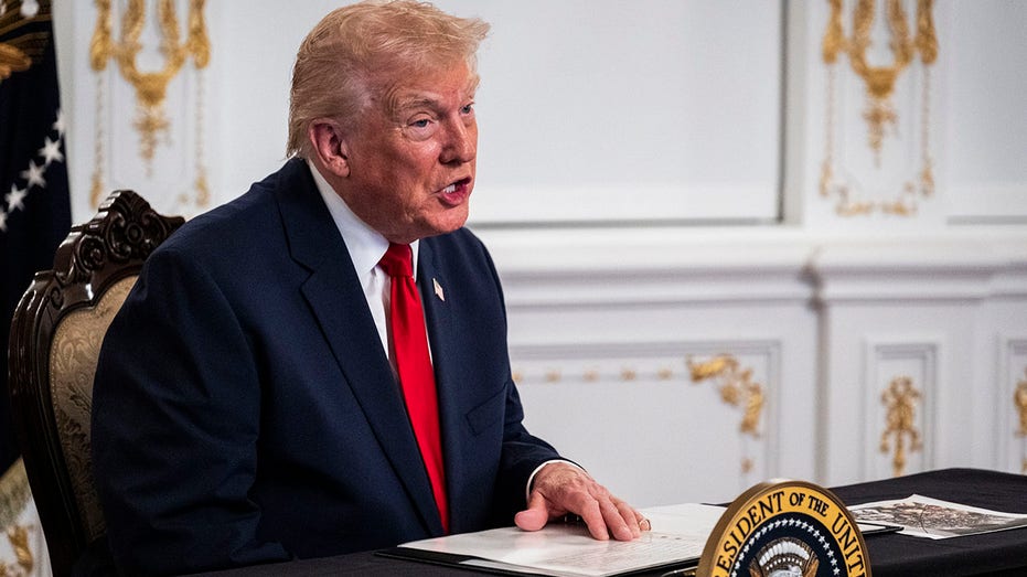 ترامب يتحدث في مارالاجو