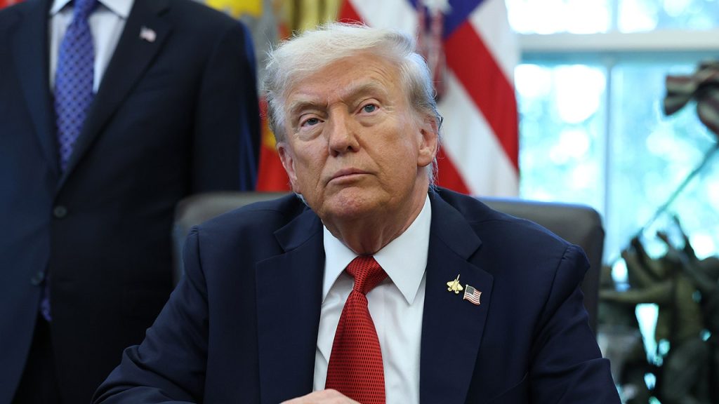 يراهن التجار على أن المحكمة العليا لن تدعم ترامب بشأن التعريفات الجمركية، مما يقلل من آمال الخصم