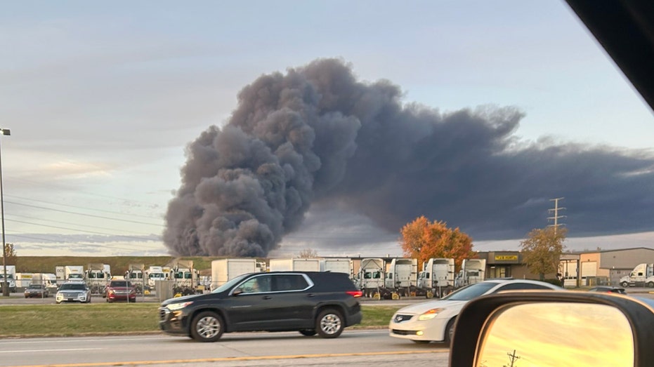 الدخان الناتج عن تحطم طائرة UPS في كنتاكي