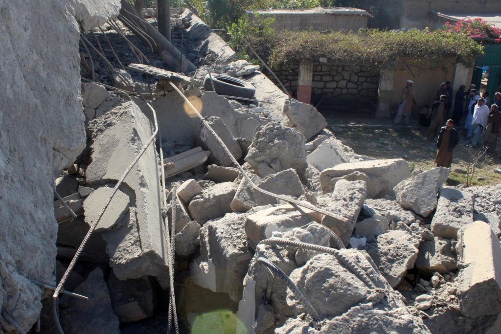 وتبادل إطلاق النار على الحدود بين أفغانستان وباكستان وهدنة أكتوبر مهددة من جديد