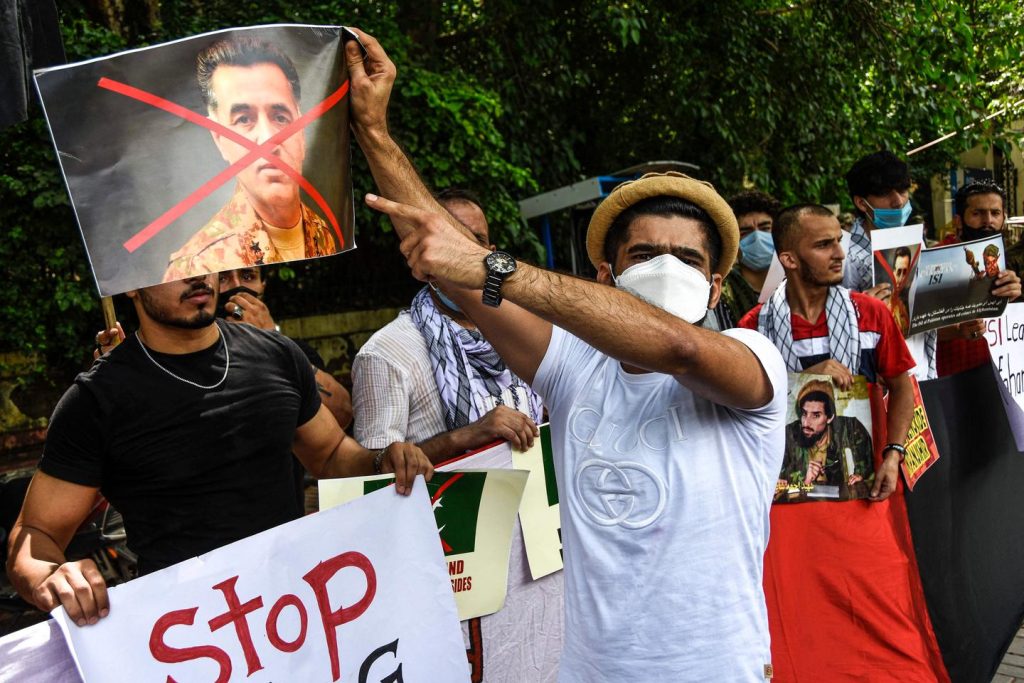 وفي باكستان، حُكم على فايز حميد، الرئيس السابق للاستخبارات العسكرية، بالسجن لمدة أربعة عشر عاماً