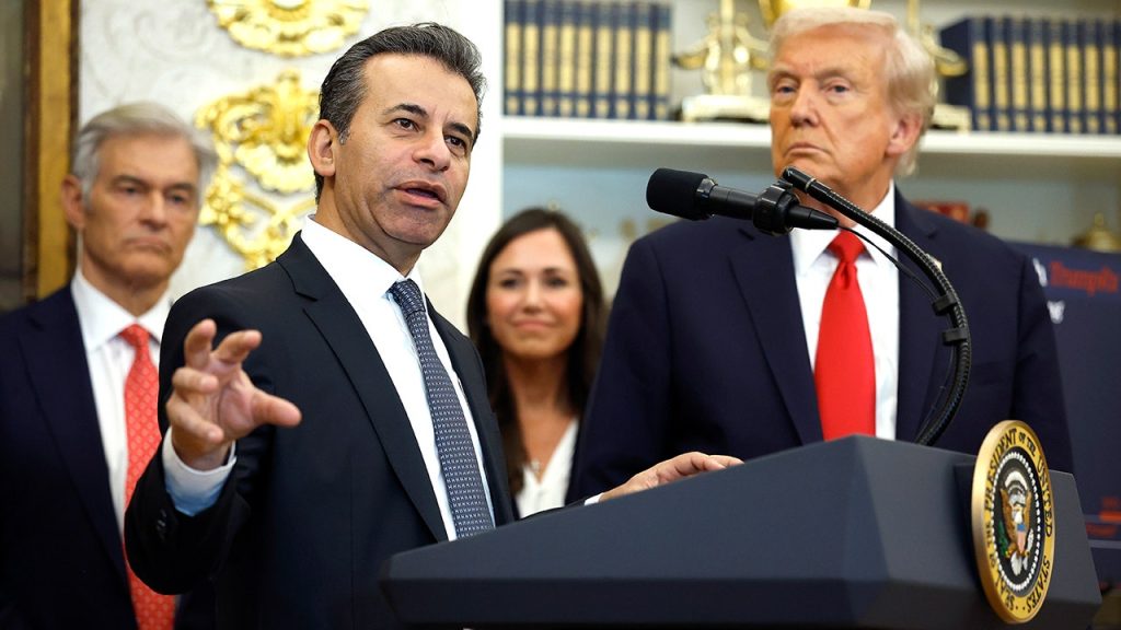 تقوم إدارة الغذاء والدواء الأمريكية بإلغاء “الروتين” في خطوة تتماشى مع حملة ترامب لتسريع العلاجات الجديدة